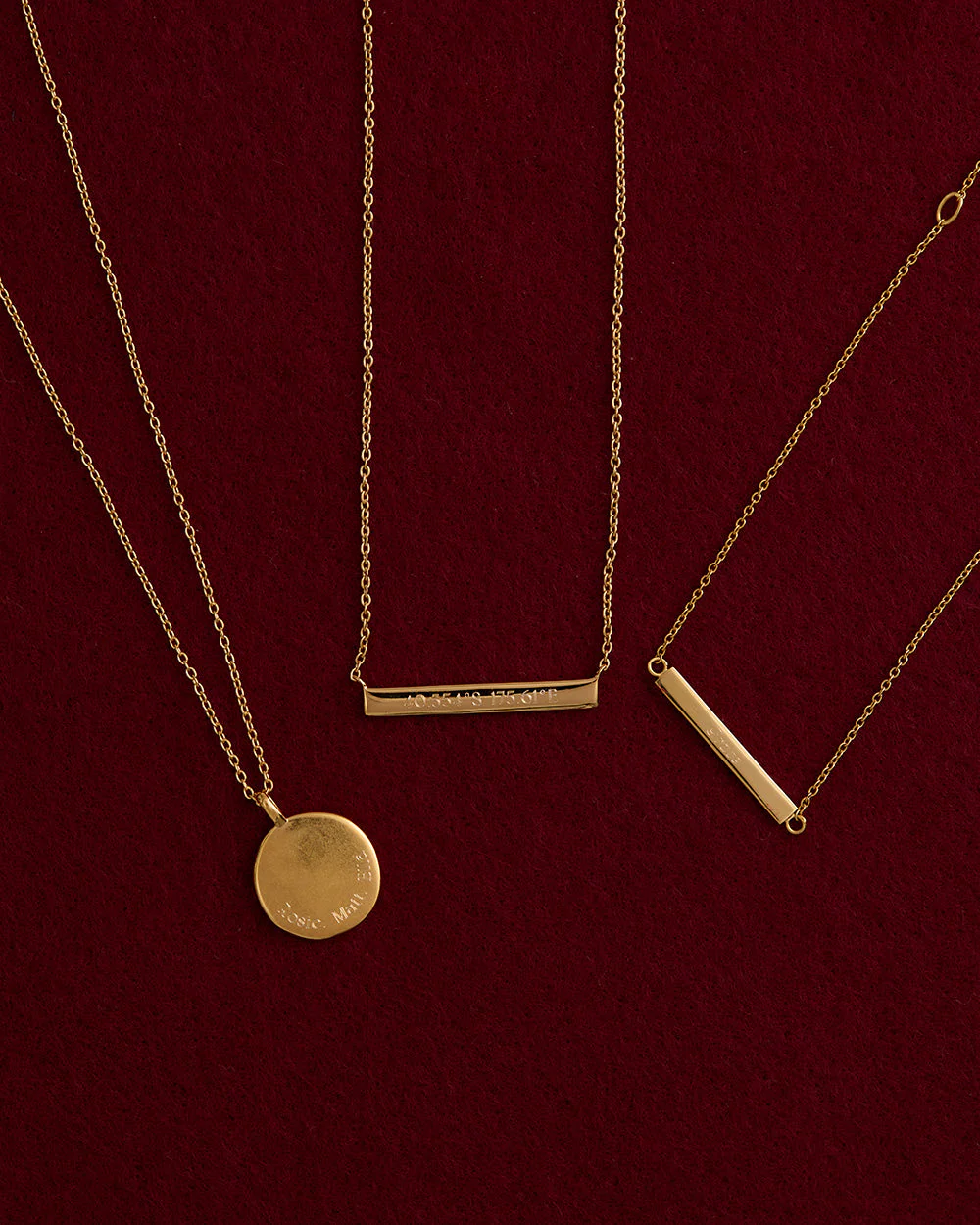 ENGRAVABLE BAR NECKLACE (18K GOLD VERMEIL) - Image 4