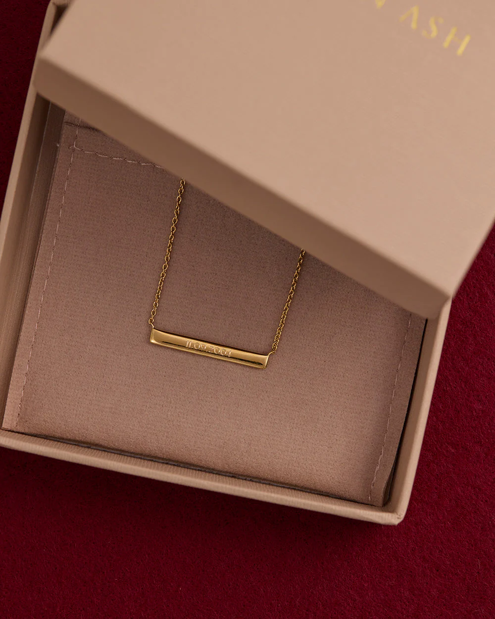 ENGRAVABLE BAR NECKLACE (18K GOLD VERMEIL) - Image 5